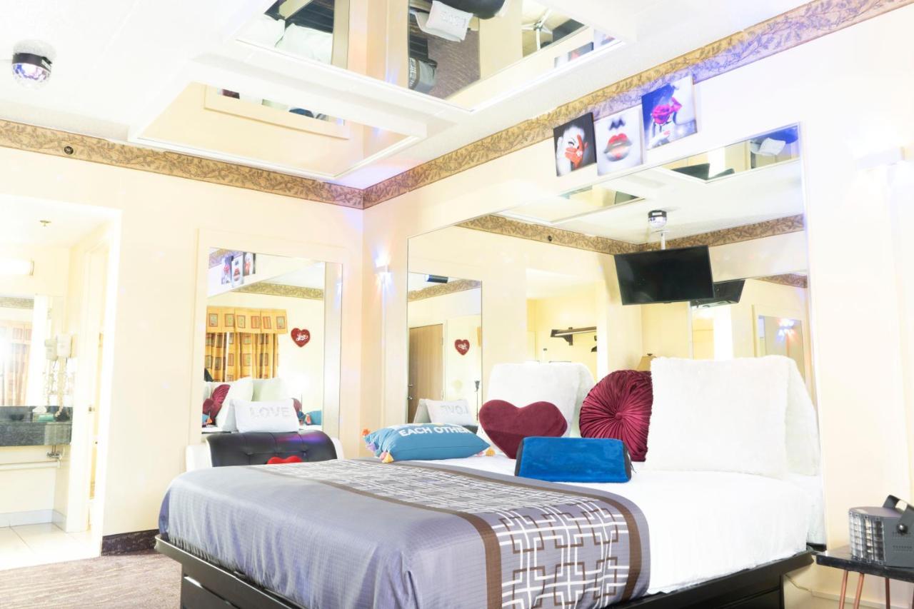 Luxe Romantic Suites Dolton 外观 照片