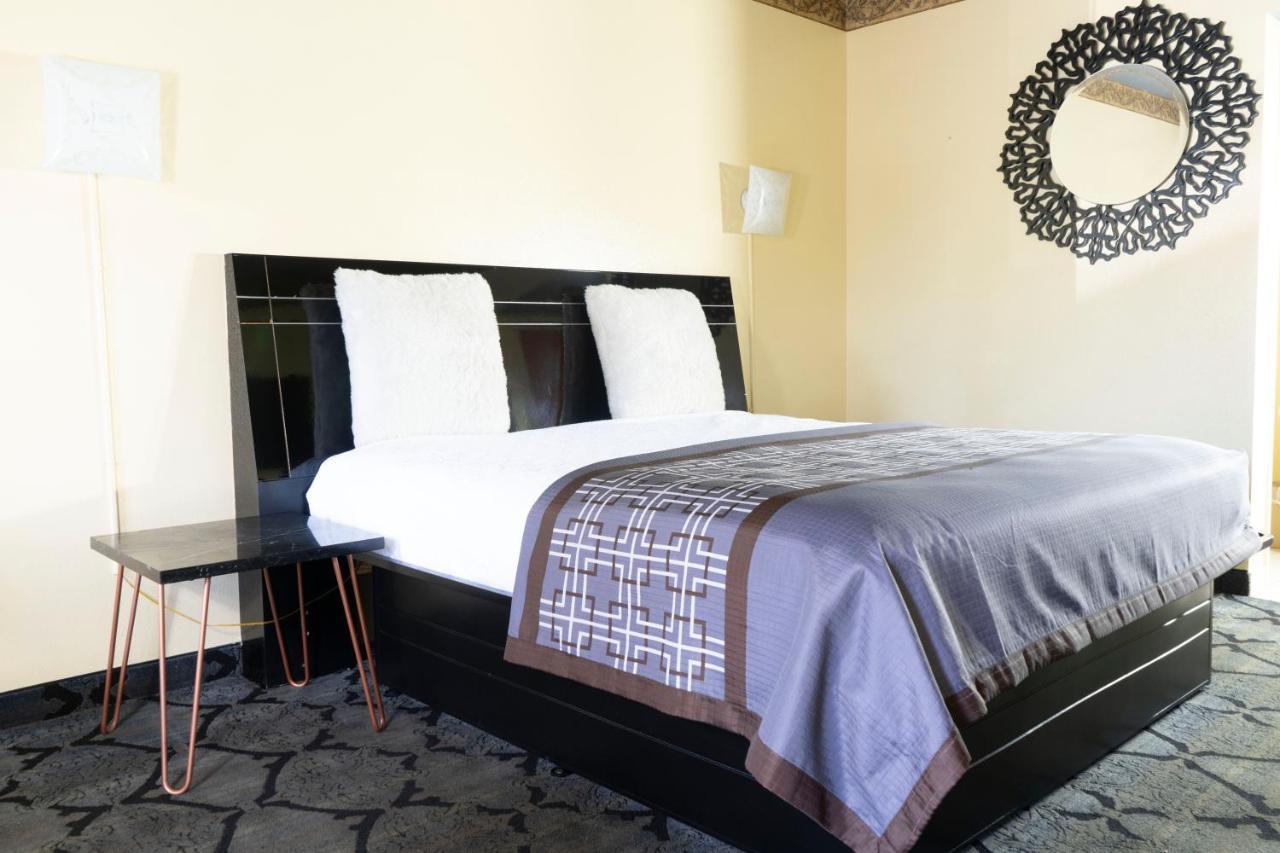 Luxe Romantic Suites Dolton 外观 照片