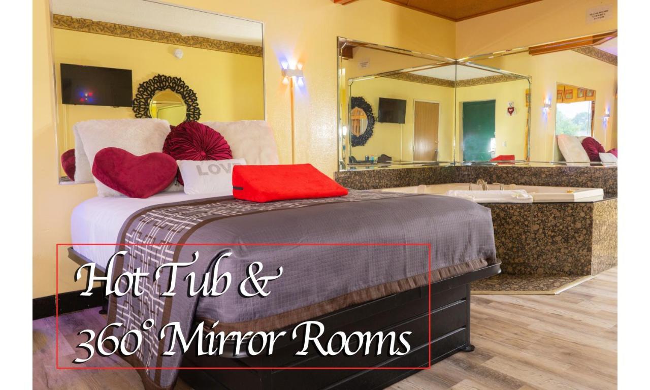 Luxe Romantic Suites Dolton 外观 照片