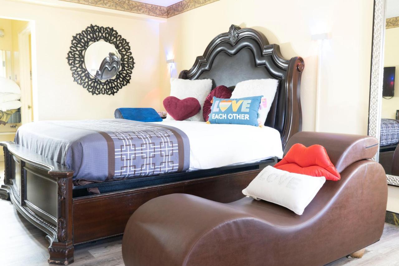 Luxe Romantic Suites Dolton 外观 照片