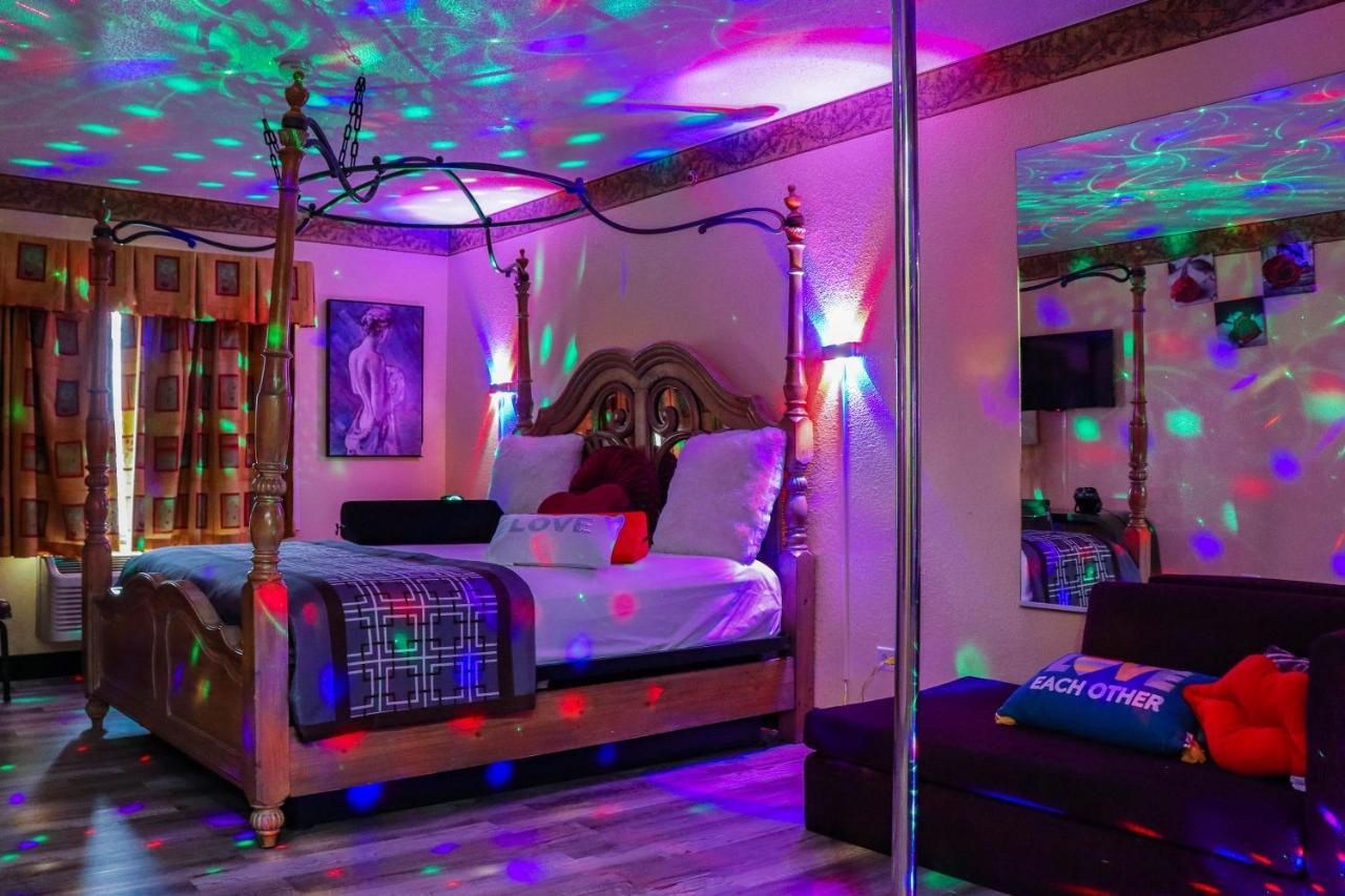 Luxe Romantic Suites Dolton 外观 照片