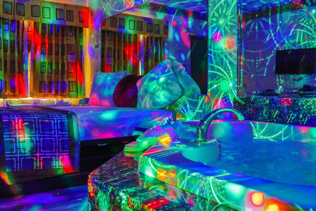 Luxe Romantic Suites Dolton 外观 照片