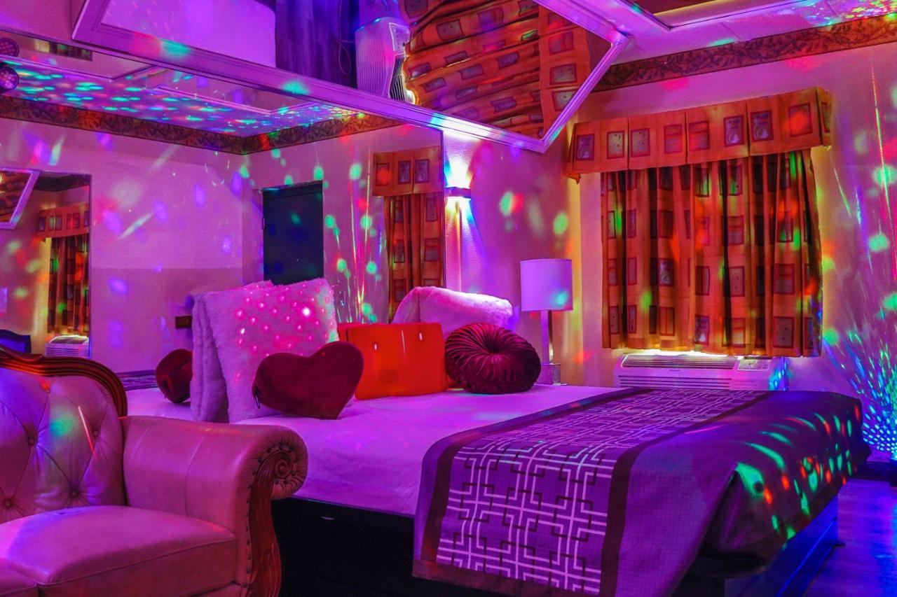 Luxe Romantic Suites Dolton 外观 照片