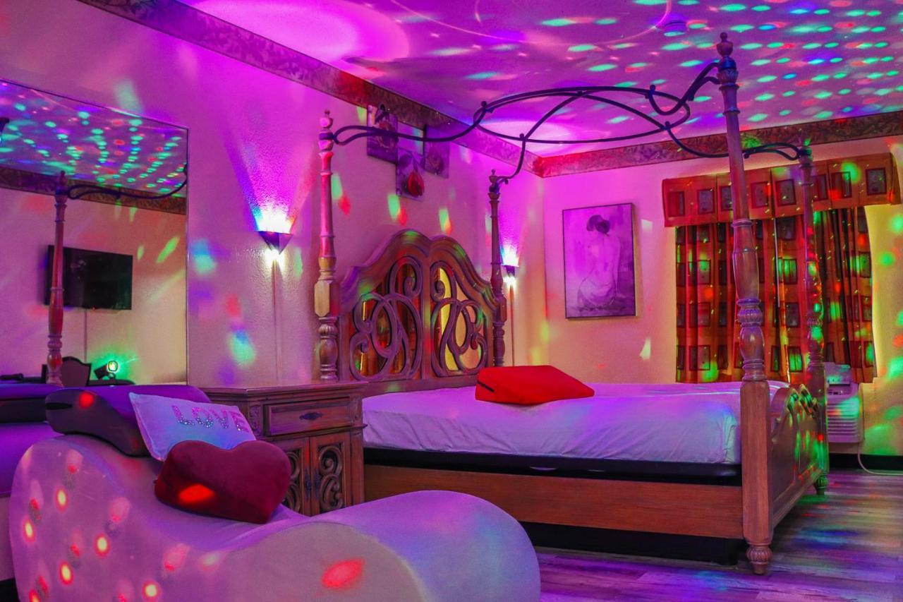 Luxe Romantic Suites Dolton 外观 照片