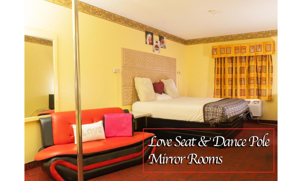 Luxe Romantic Suites Dolton 外观 照片
