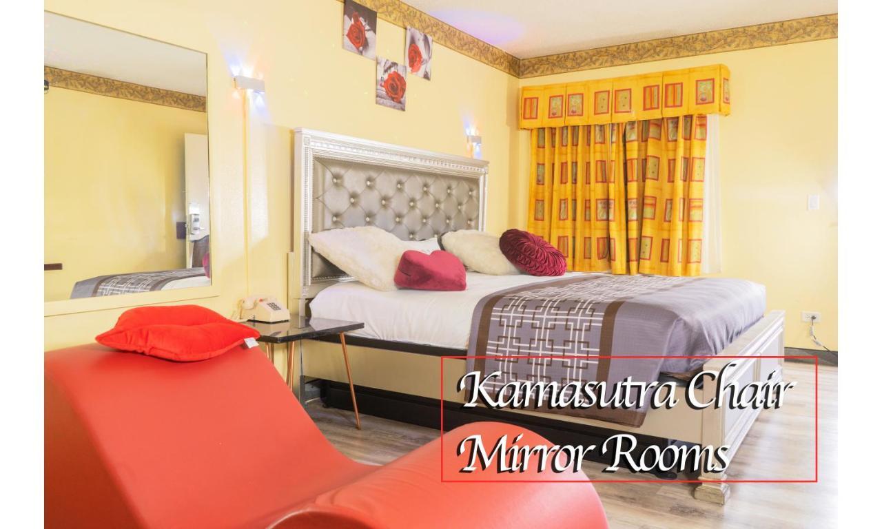 Luxe Romantic Suites Dolton 外观 照片