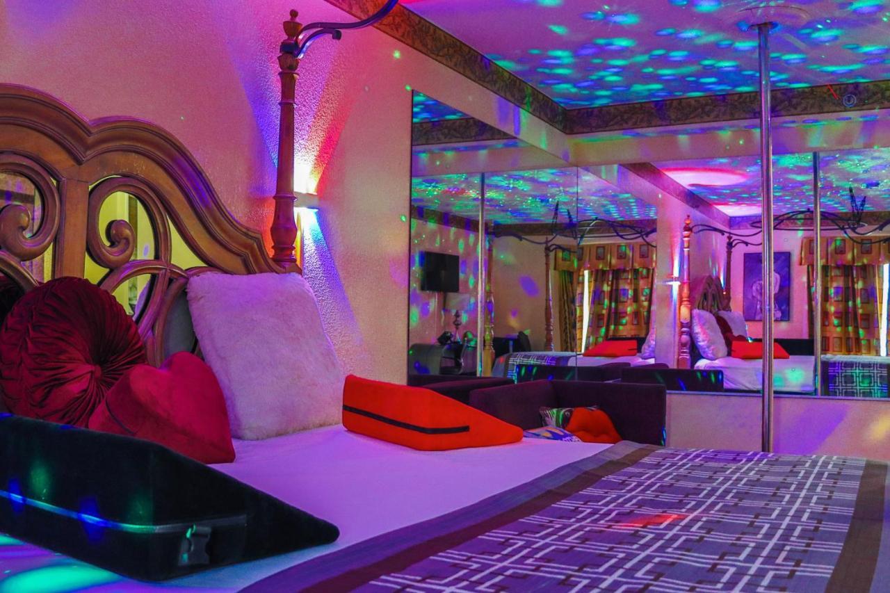 Luxe Romantic Suites Dolton 外观 照片